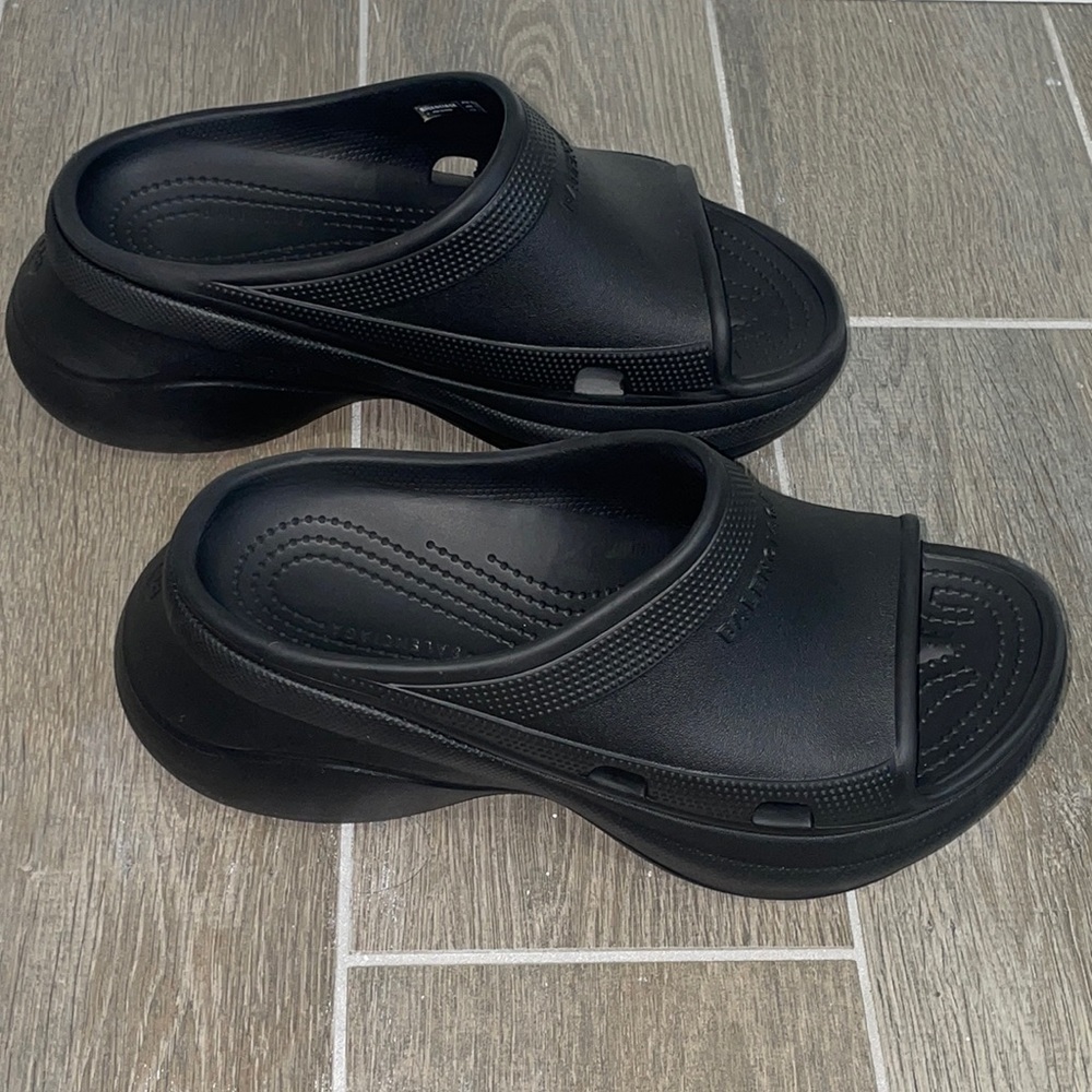 ❗️NEW🖤BALENCIAGA+CROCS🖤Platform Slides. Designed in Collaboration with CROCS - Picture 5 of 11